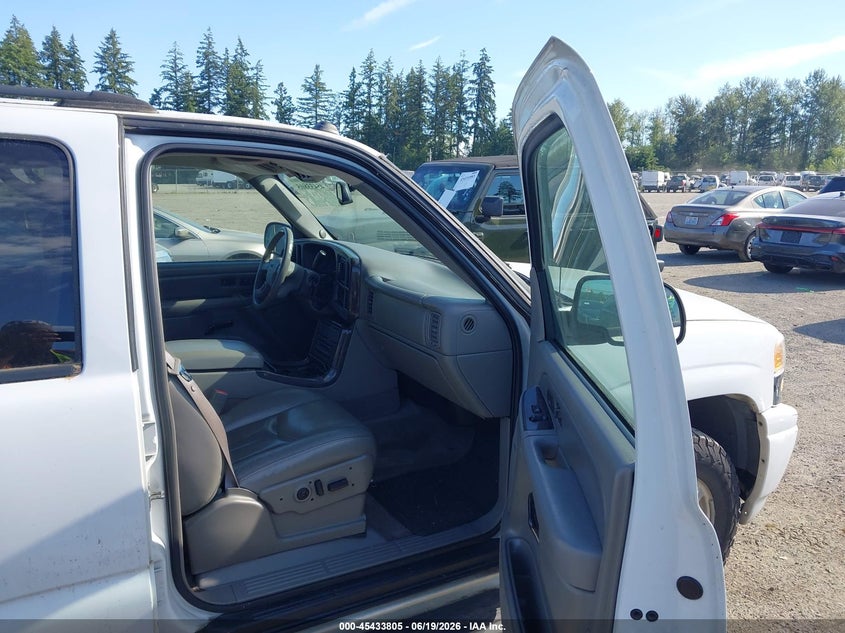 2004 GMC YUKON XL 1500 auction photo 5