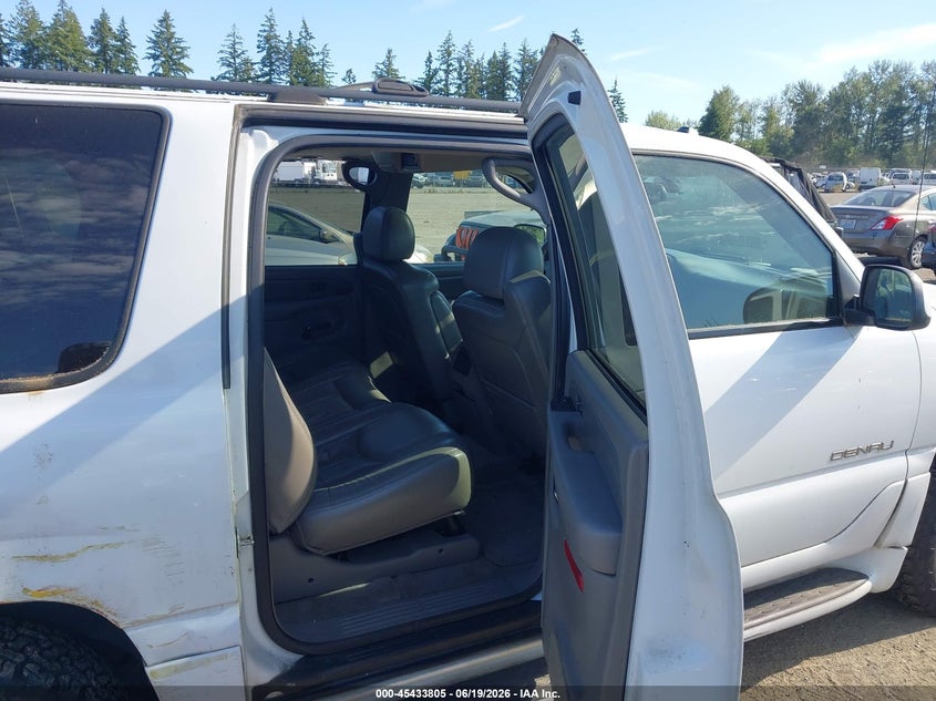 2004 GMC YUKON XL 1500 auction photo 8