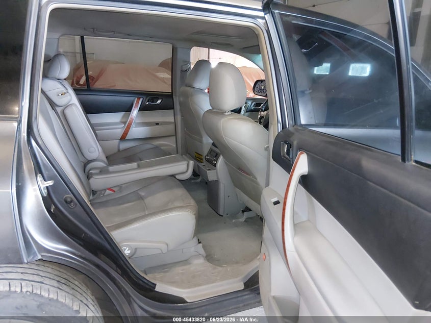 2010 TOYOTA HIGHLANDER auction photo 8
