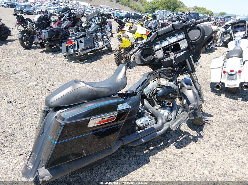 2014 HARLEY-DAVIDSON FLHX auction photo 4