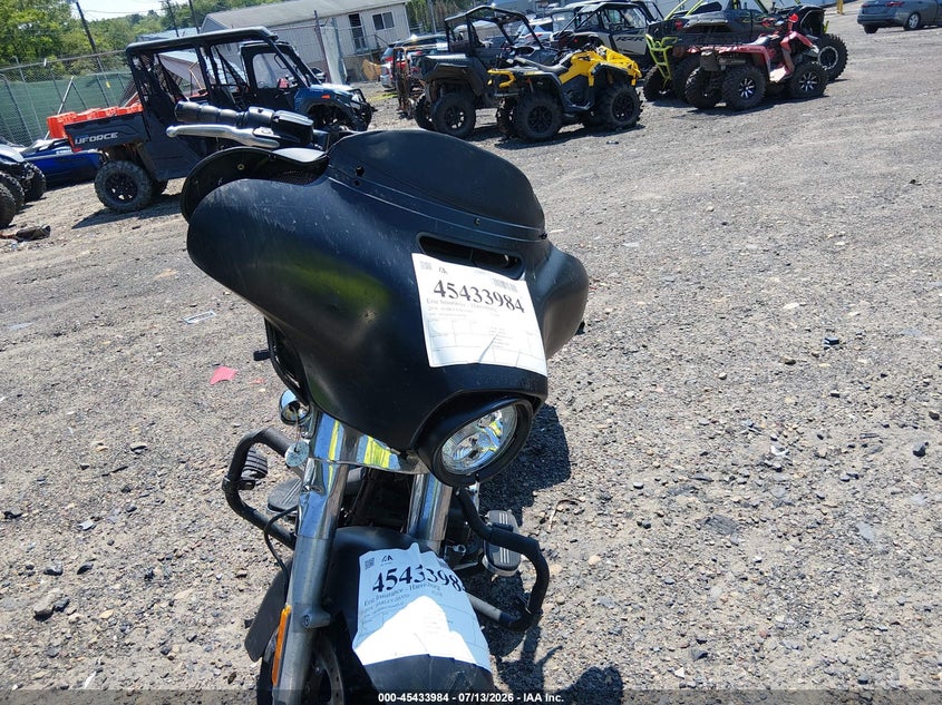 2014 HARLEY-DAVIDSON FLHX auction photo 5