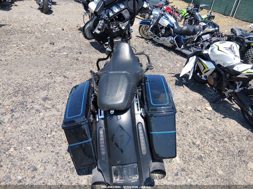 2014 HARLEY-DAVIDSON FLHX auction photo 6