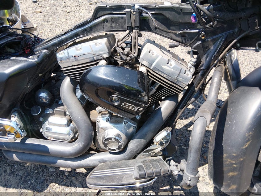2014 HARLEY-DAVIDSON FLHX auction photo 8