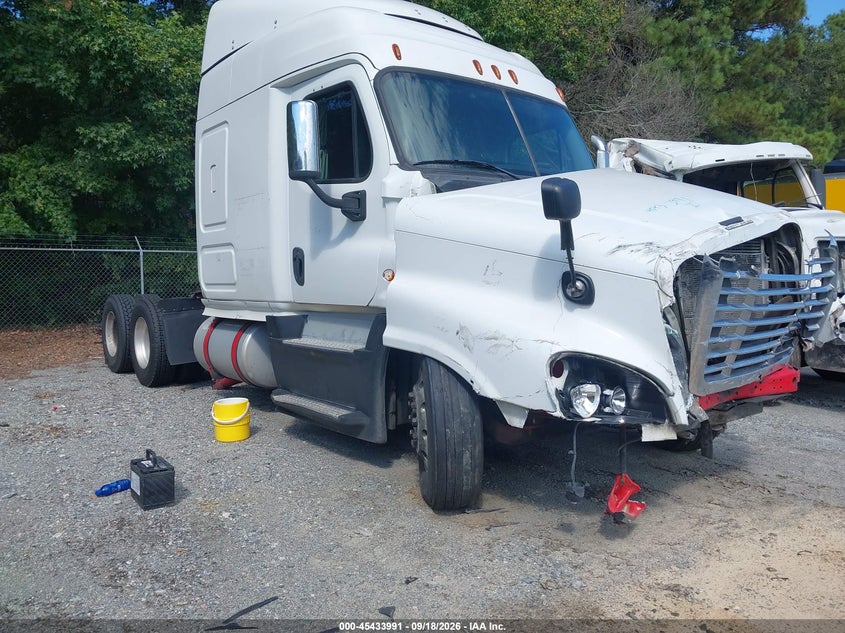 2015 FREIGHTLINER CASCADIA 125 auction photo 1