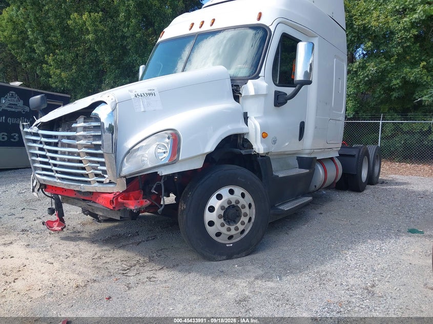 2015 FREIGHTLINER CASCADIA 125 auction photo 2