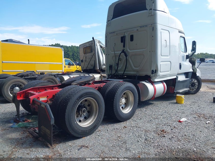 2015 FREIGHTLINER CASCADIA 125 auction photo 4