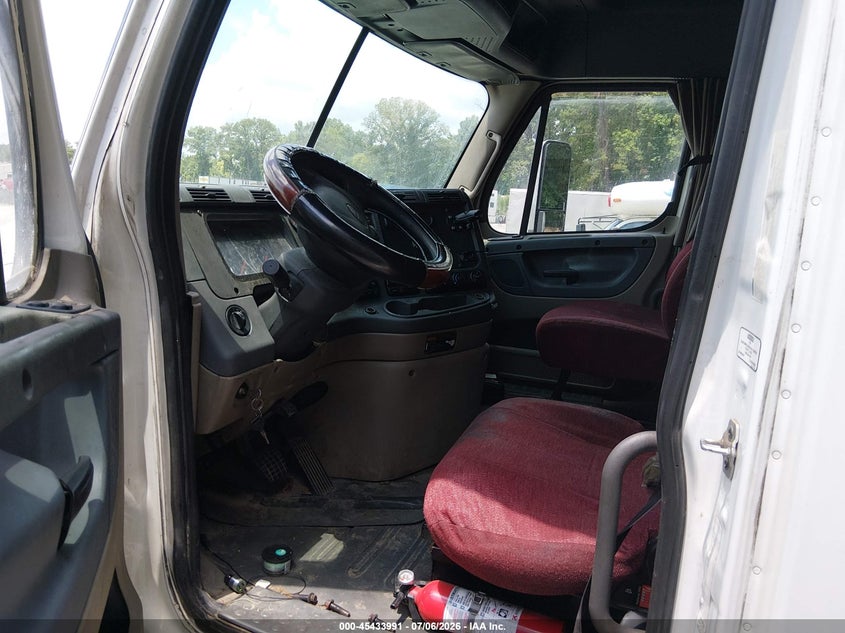 2015 FREIGHTLINER CASCADIA 125 auction photo 7