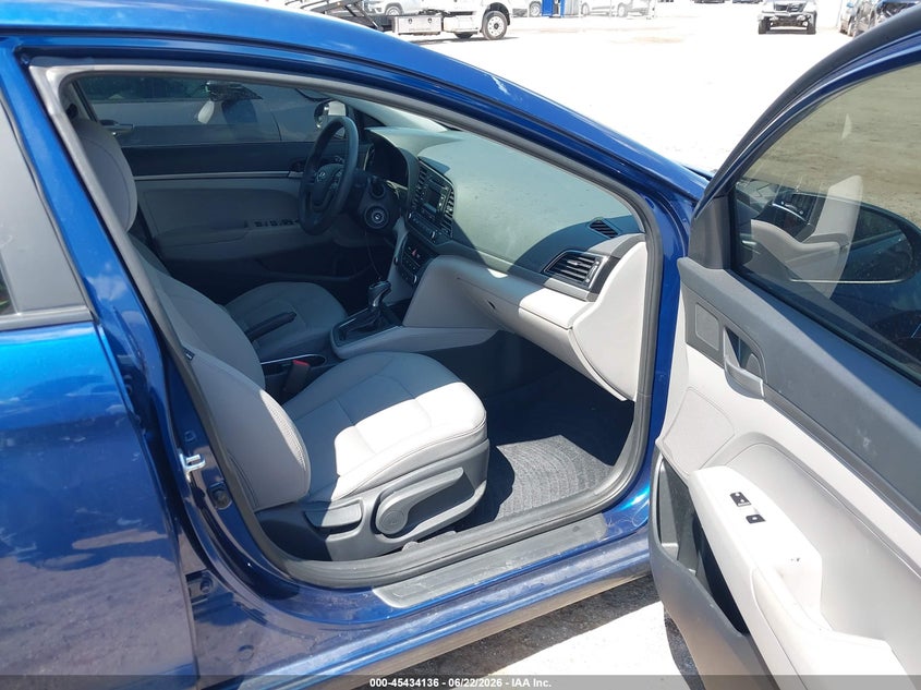 2018 HYUNDAI ELANTRA auction photo 5