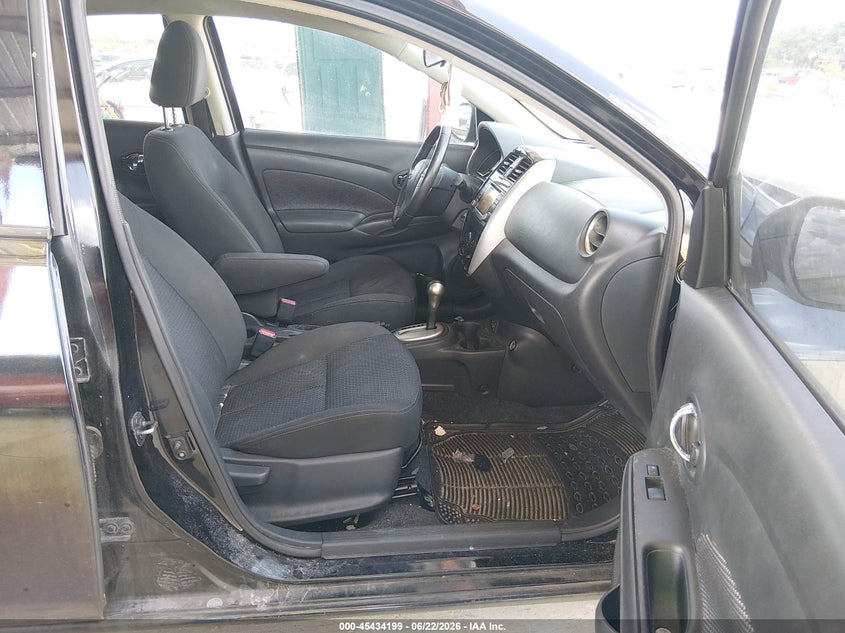2018 NISSAN VERSA auction photo 5
