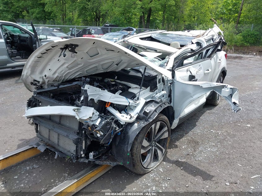 2023 Volvo Xc40 B5 Plus Bright Theme VIN: YV4L12UE7P2051602 Lot: 45434233