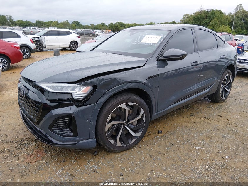 Vin: wa1cabge4rb011070, lot: 45932402, audi q8 e-tron s line premium plus quattro 20242