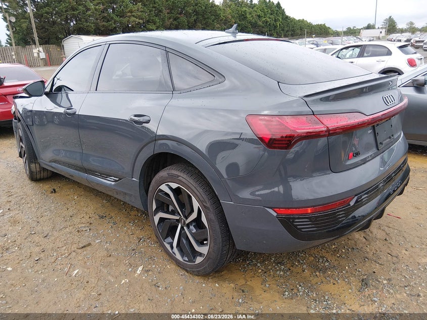 Vin: wa1cabge4rb011070, lot: 45932402, audi q8 e-tron s line premium plus quattro 20243
