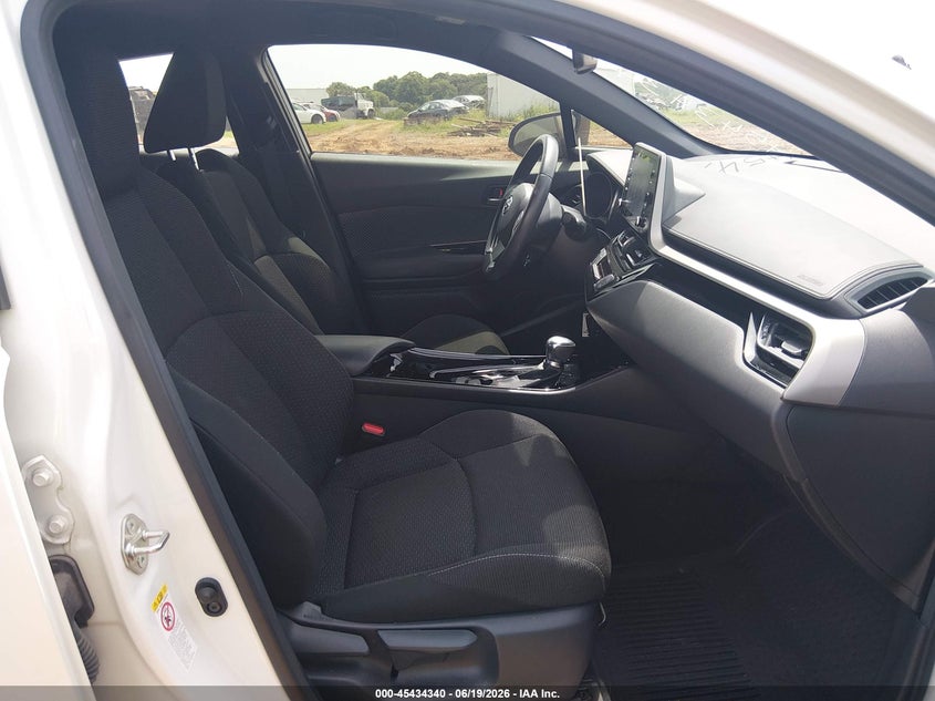2019 TOYOTA C-HR auction photo 5