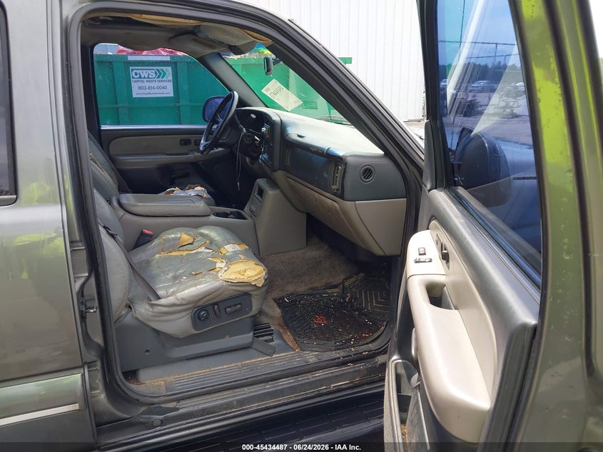 2002 CHEVROLET TAHOE auction photo 5