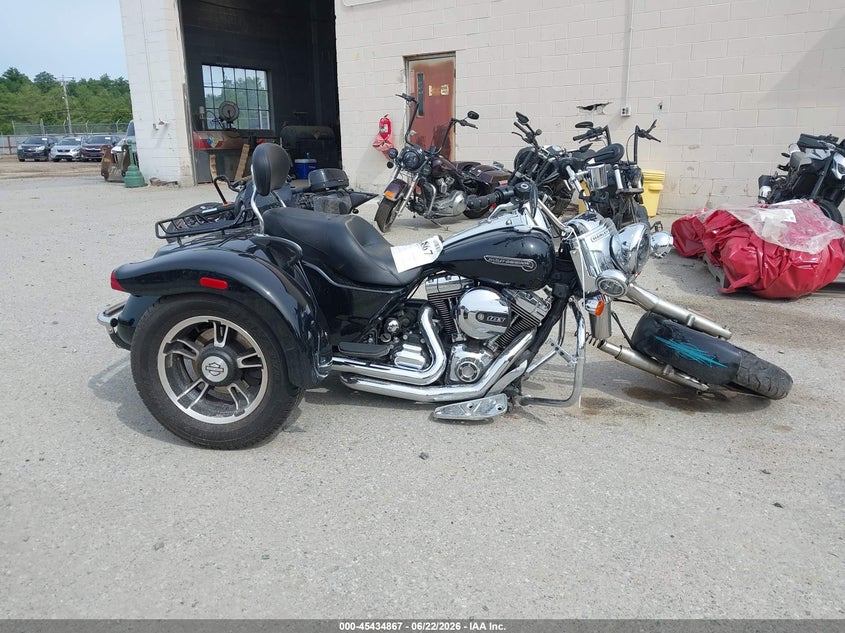 2015 Harley-Davidson Flrt Free Wheeler VIN: 1HD1MCM14FB859844 Lot: 45434867