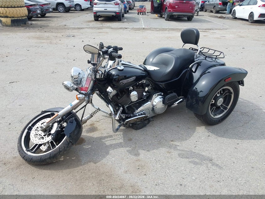 HARLEY-DAVIDSON FLRT 2015