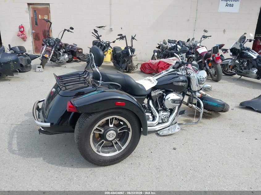HARLEY-DAVIDSON FLRT 2015
