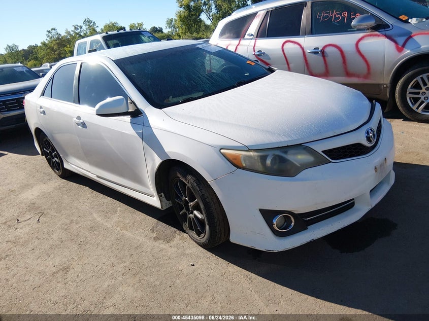 2013 TOYOTA CAMRY SE