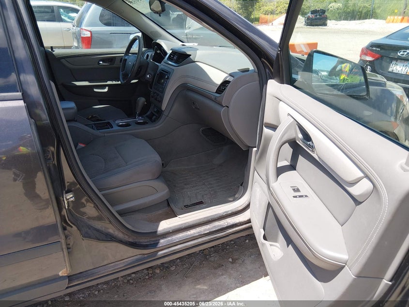 2017 CHEVROLET TRAVERSE auction photo 5