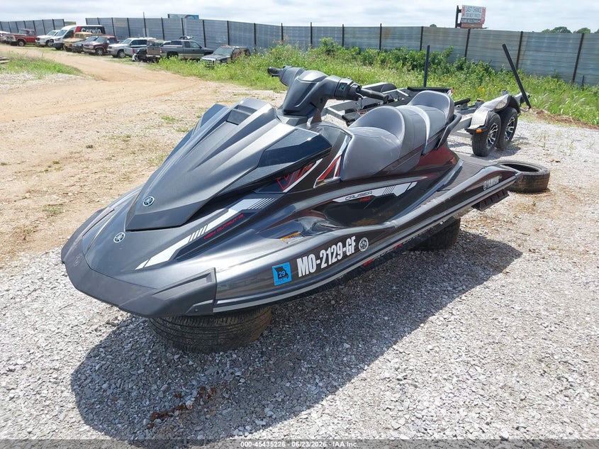 2017 YAMAHA VX CRUISER HO auction photo 2