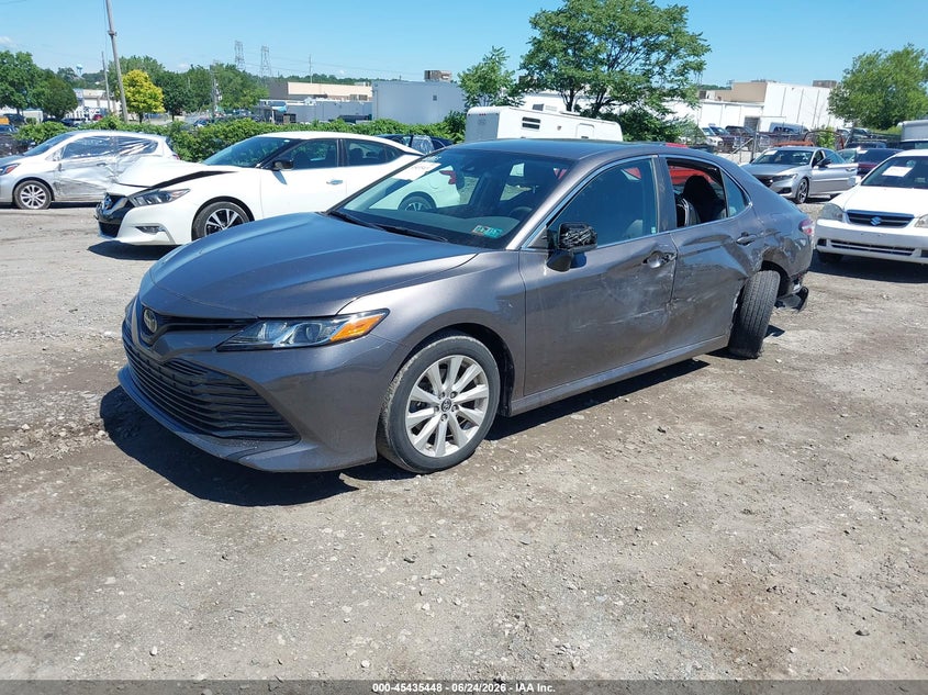 2019 Toyota Camry Le 4T1B11HK5KU190807 photo 1