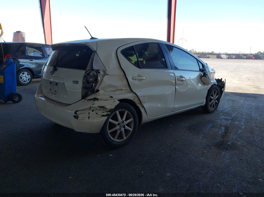 2012 TOYOTA PRIUS C auction photo 4