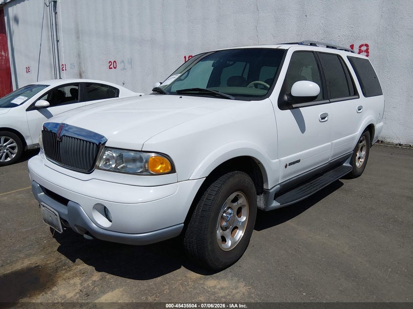 5LMFU28A7YLJ40413 2000 Lincoln Navigator photo 1