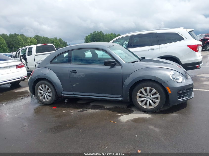 2018 Volkswagen Beetle 2.0T Coast/2.0T S VIN: 3VWFD7AT4JM712734 Lot: 45435555