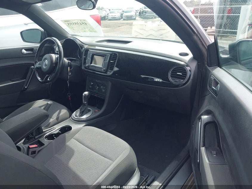 2018 VOLKSWAGEN BEETLE auction photo 5