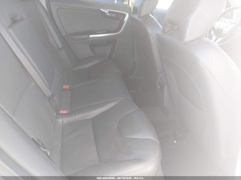 2016 VOLVO XC60 auction photo 8