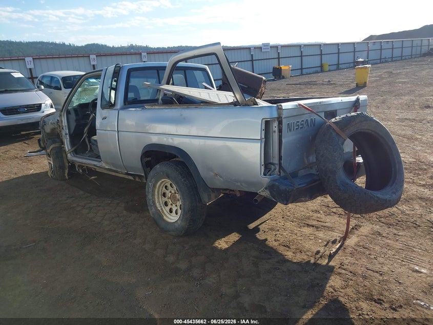 1993 NISSAN TRUCK auction photo 3