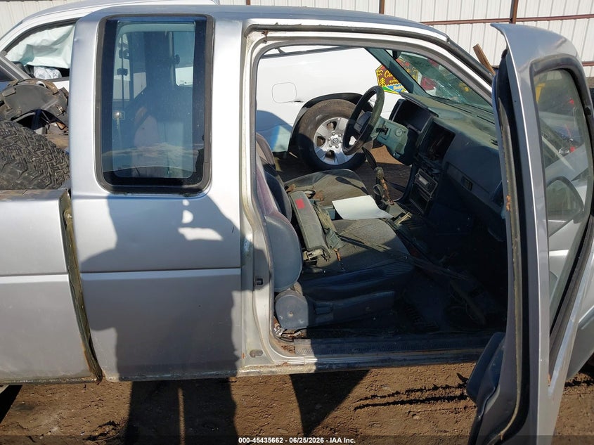 1993 NISSAN TRUCK auction photo 5