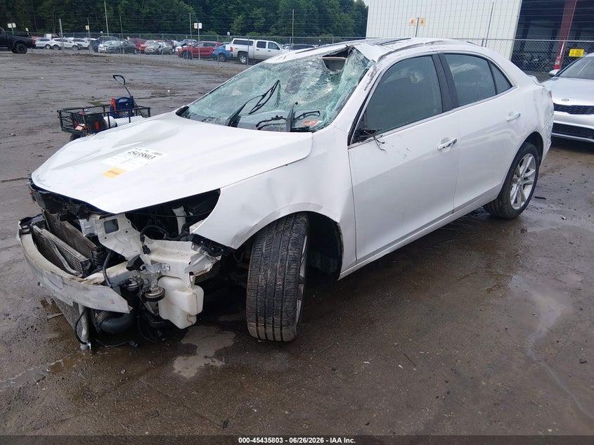 2015 Chevrolet Malibu, Перекидання, IAAI, VIN 1G11G5SX9FF233896 — фото 2
