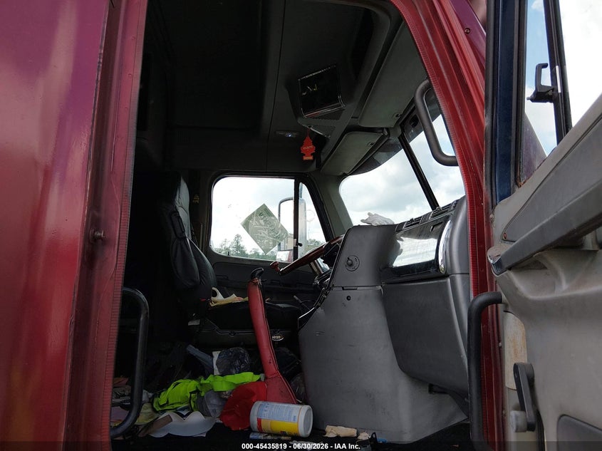 2007 FREIGHTLINER CONVENTIONAL auction photo 7
