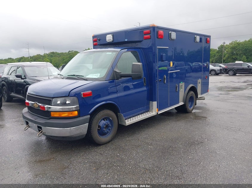 2013 CHEVROLET EXPRESS CUTAWAY auction photo 2