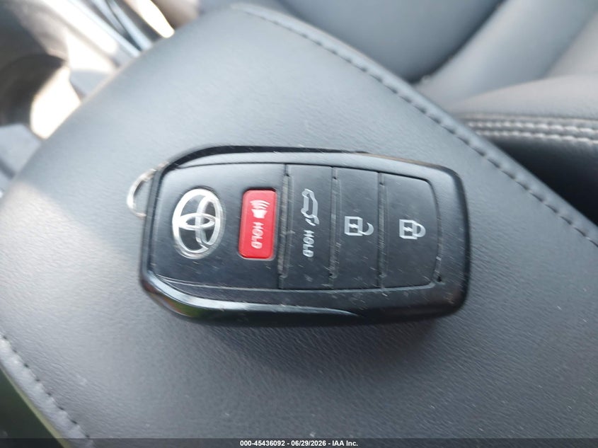 2022 Toyota Corolla Cross Xle VIN: 7MUDAABG7NV011604 Lot: 45436092
