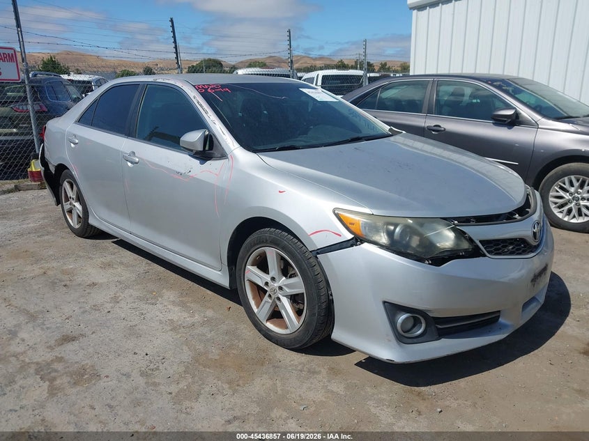 2014 TOYOTA CAMRY SE