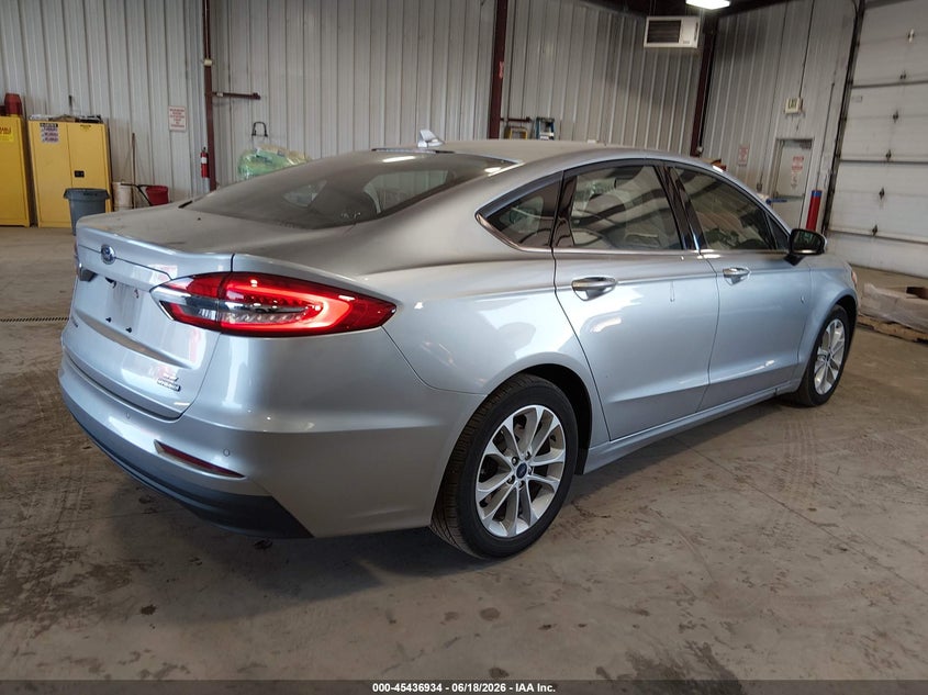2020 FORD FUSION auction photo 4