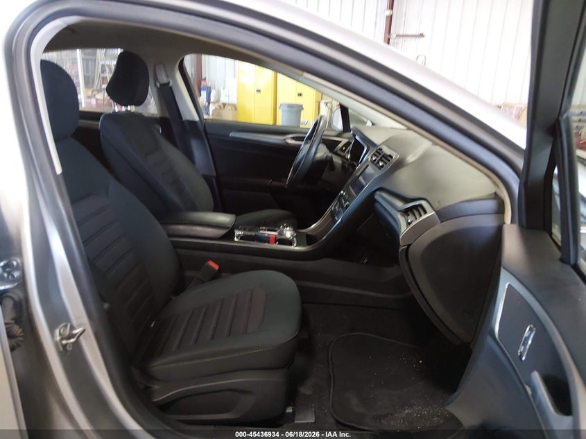 2020 FORD FUSION auction photo 5