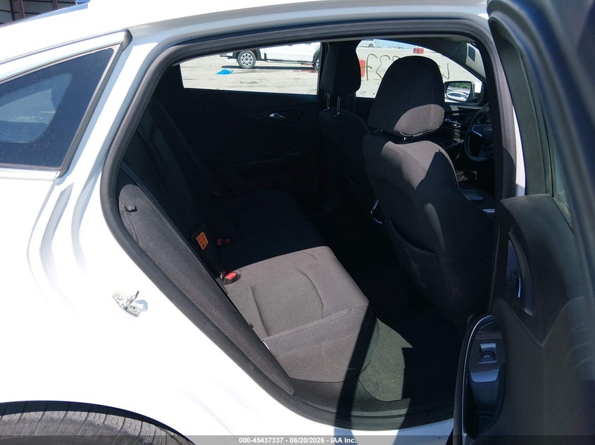 2017 CHEVROLET MALIBU auction photo 8