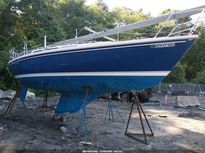 1985 CATALINA 30' auction photo 1