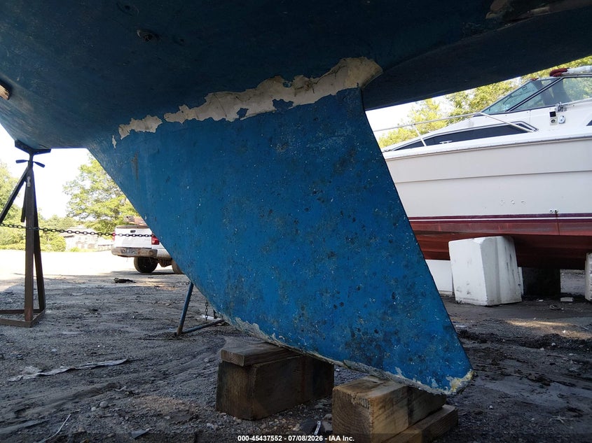 1985 CATALINA 30' auction photo 6