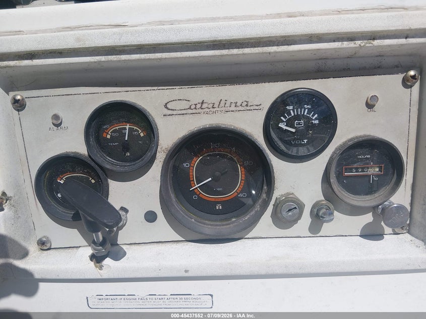 1985 CATALINA 30' auction photo 7