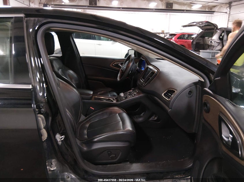 2015 CHRYSLER 200 auction photo 5