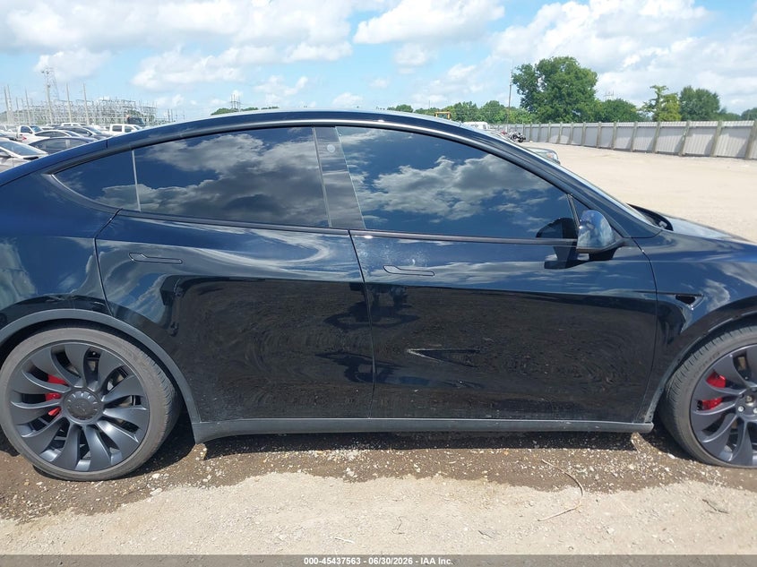 TESLA MODEL Y - zdjęcie 14
