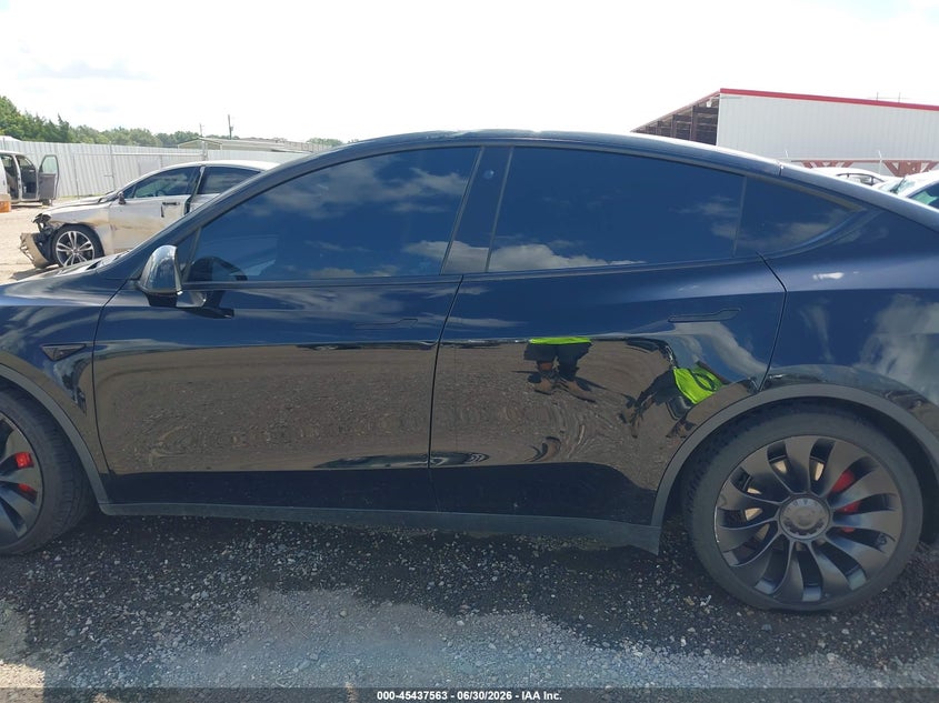 TESLA MODEL Y - zdjęcie 15