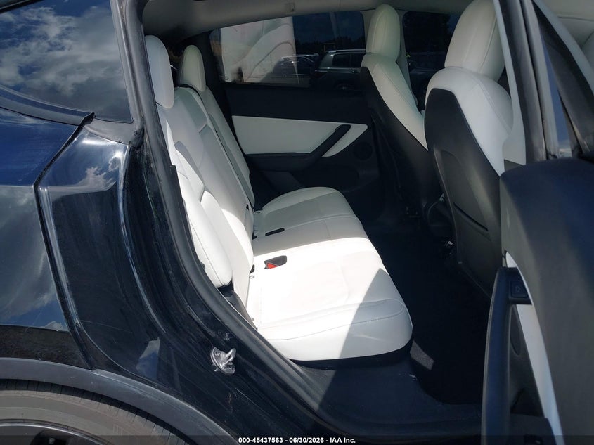 TESLA MODEL Y - zdjęcie 8