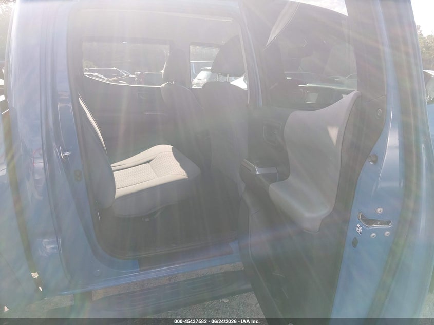 2019 TOYOTA TACOMA auction photo 8