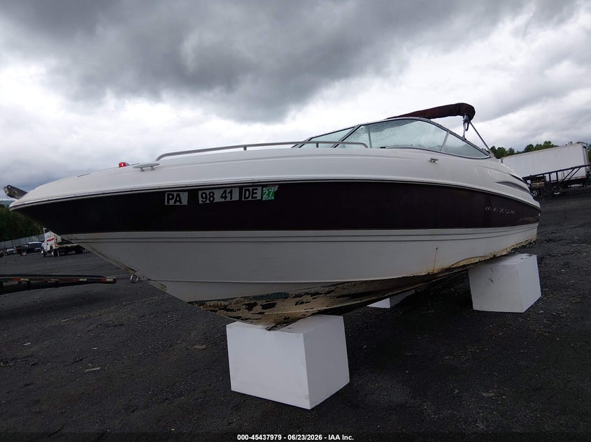 2002 MAXUM 23' auction photo 2