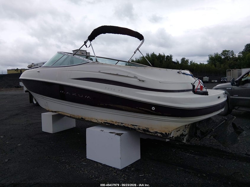 2002 MAXUM 23' auction photo 3